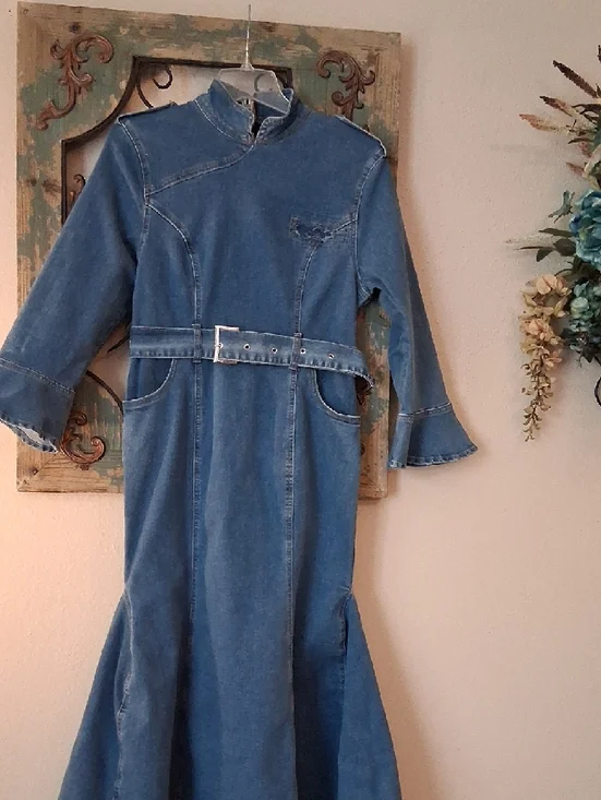 STYLEWE Light Blue Denim Dress with Label Detail. Size Large - Picture 7 of 11